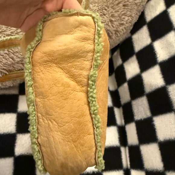 CHANEL Tan and Green Leather Tote - Picture 6 of 9